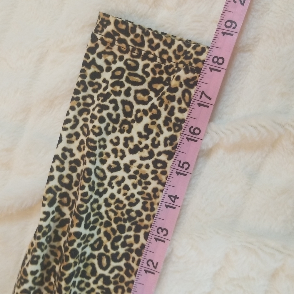 Jny Sport | Leopard Print Long Sleeved Knit Top - Picture 7 of 7